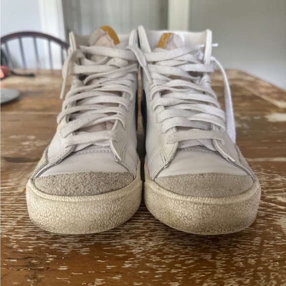 Nike woman’s blazer mid 77 black/white 8.5! Super well maintained! - Picture 4 of 5